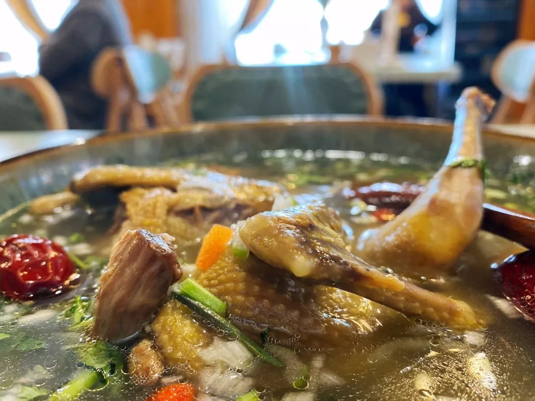 喀赞其真是条宝藏街!嘴馋想吃碎肉抓饭、羊肉纳仁、薄皮包子、鸽子汤和自制酸奶子在这家店都能找到!-搜狐大视野-搜狐新闻