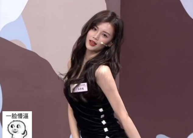 cf赛事中疯狂秀腿的4大女解说,歆儿上榜,傍一让腐团儿自愧不如