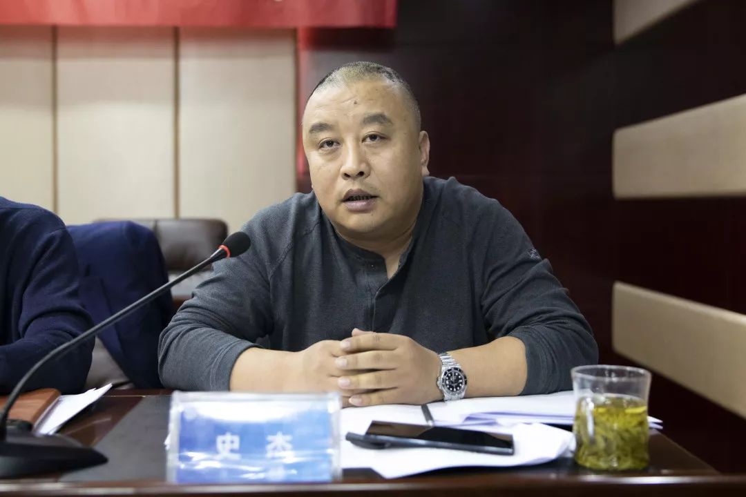 李建宏在肯定市场开发等工作的同时提出四点意见.