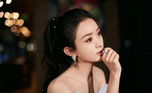 同出席活动宋轶赵丽颖礼服造型神似撞衫之下谁最尴尬