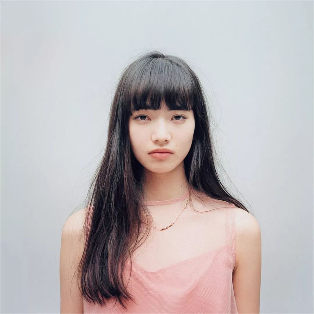 权志龙,小松菜奈恋情曝光?67不过她的冷漠脸怎么这么吃香?
