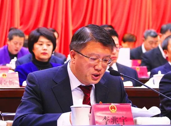 李兆宇主持会议辽源市第八届人民代表大会第五次会议在龙山礼堂隆重