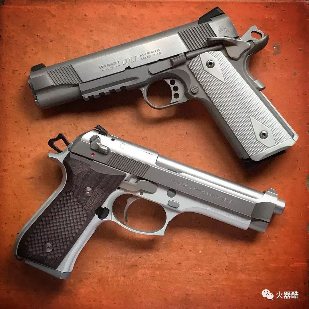 【小型军火库】北美的枪械玩家有专攻一项的 也有收藏杂家