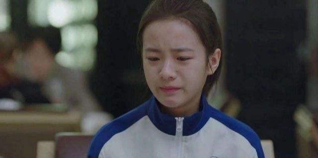 英子和刘静阿姨的相处方式我认为是这部剧里最大的泪点,在英子患上