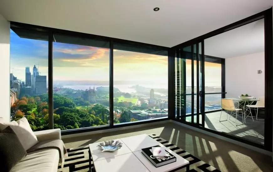 一间奢适的主卧套房,一个梦寐以求的衣帽间,一处阔景高层,未来里,为