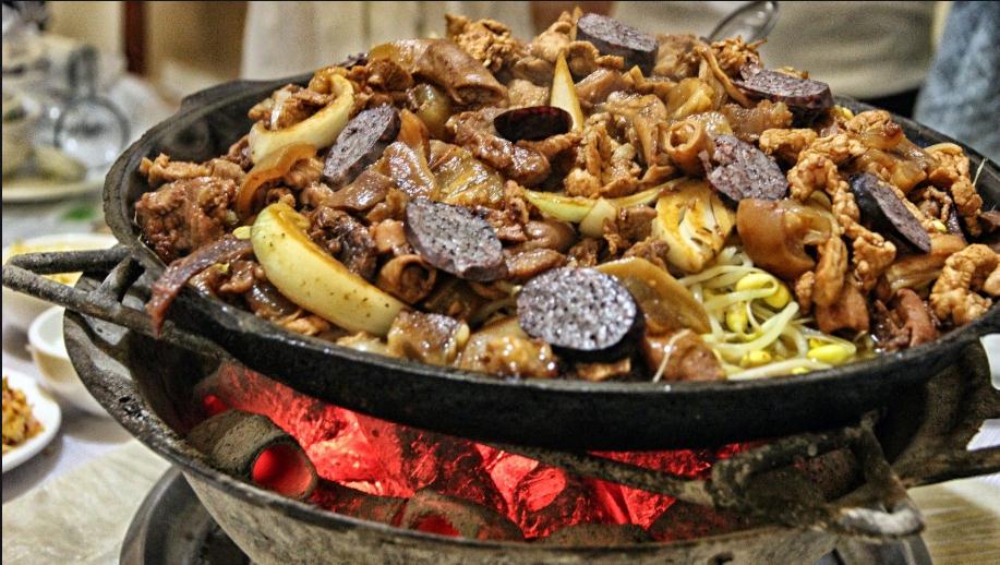 朝鲜族的特色美食火盆菜,在大连就有一家,围炉而坐最暖和_食材