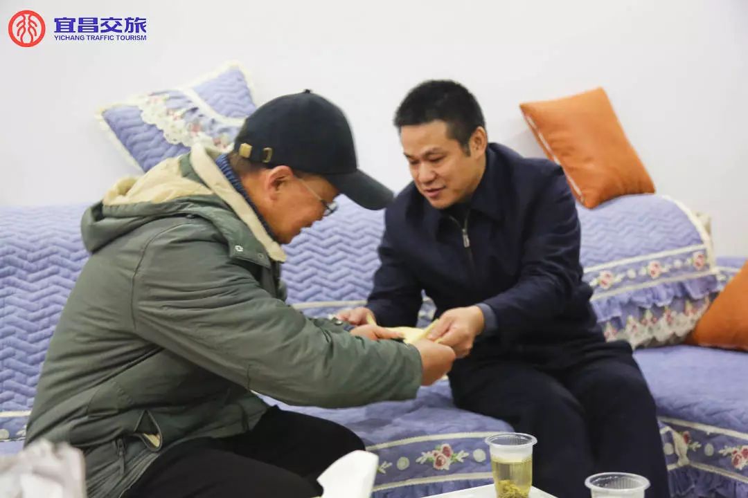 江永走访慰问困难职工 让组织的温暖无处不在