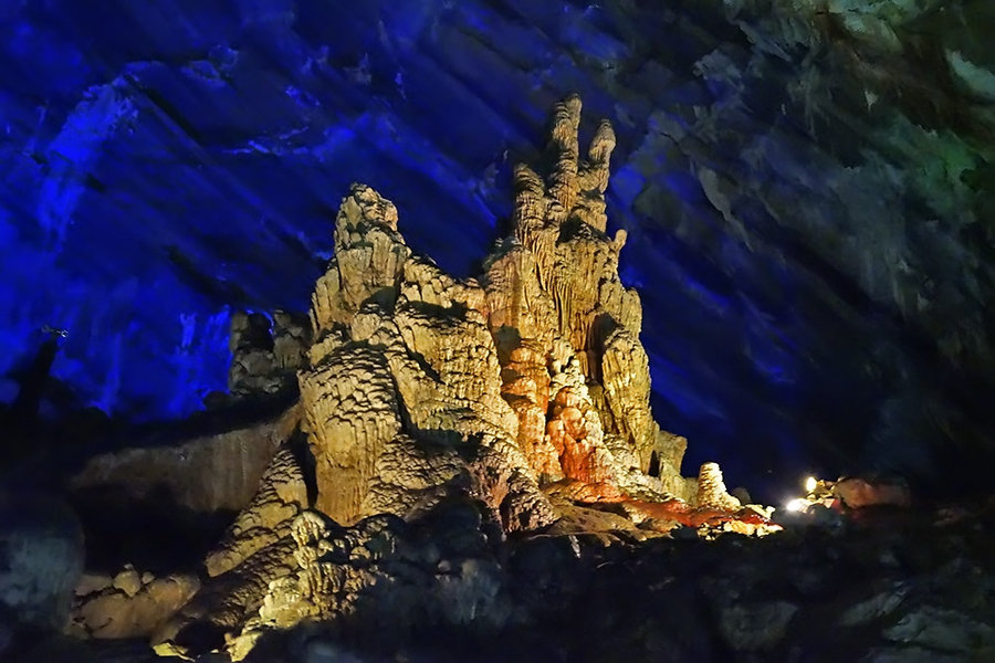 芙蓉洞天生三桥在武隆区东南二十余公里处的白果乡与核桃乡的交界处