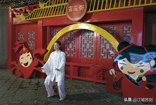 红遍网络的太极拳世界冠军赖天祈现身《吉庆街火》电影拍摄现场