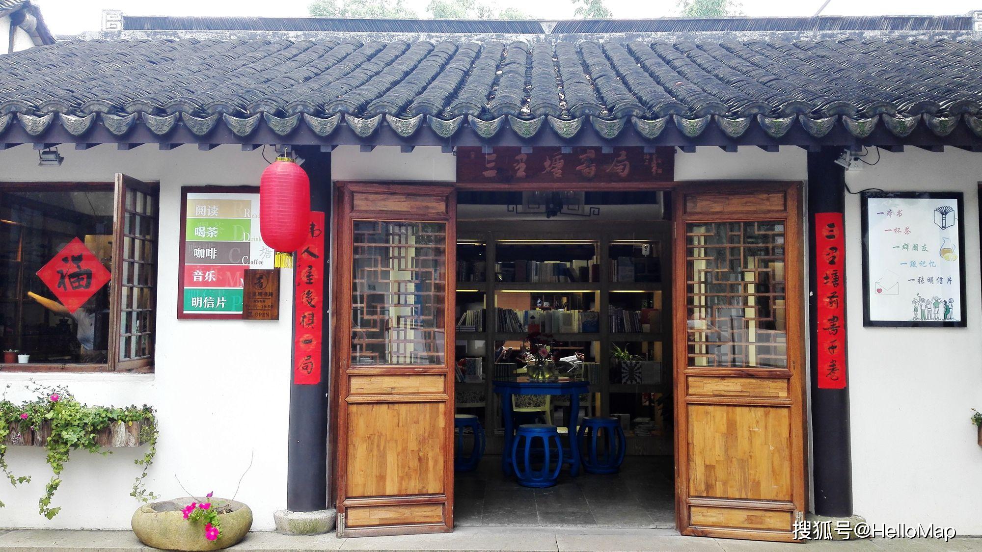轨电车,经过"复兴号"巨轮,墙上贴的画报女郎,茶楼酒馆……更有"海派文
