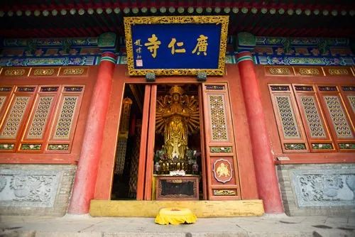 巷清真寺是西安最古老的清真寺之一,因与化觉巷清真大寺东西遥遥相对