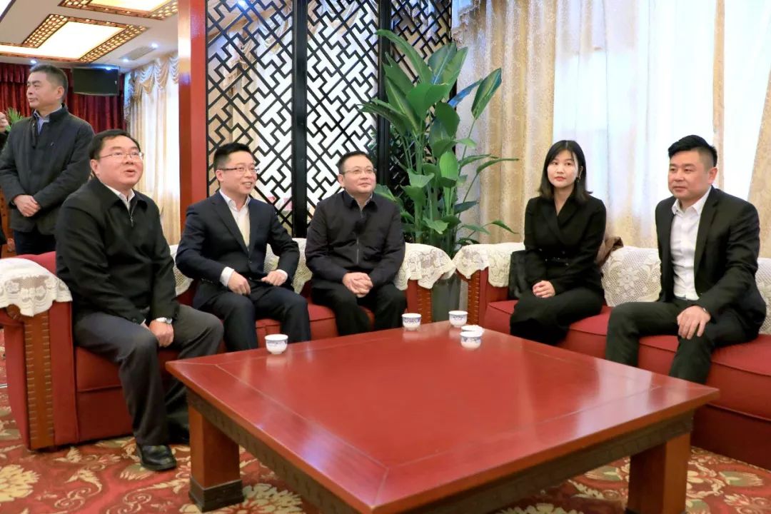 萍乡经开区与上海喔趣信息科技有限公司项目签约仪式顺利举行_李锦林