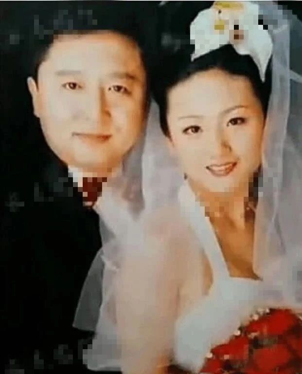 岳云鹏和妻子结婚照图片