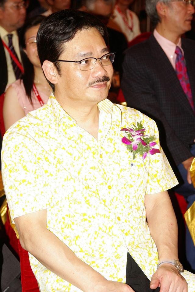 黄玉郎19岁儿子逐渐学会生活自理倪诗蓓感欣慰,从小患病心智仅两岁