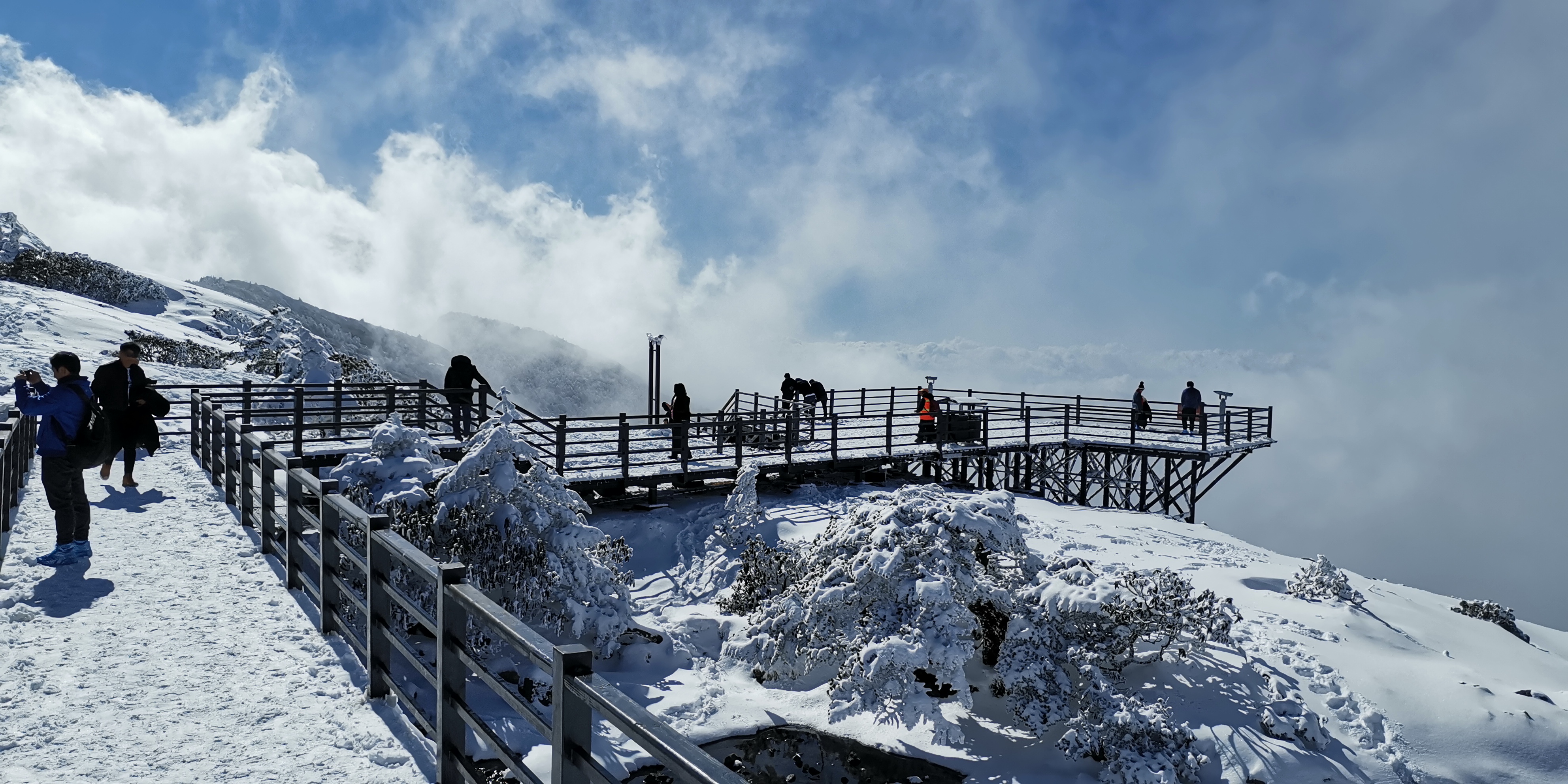 轿子山雪景美如画