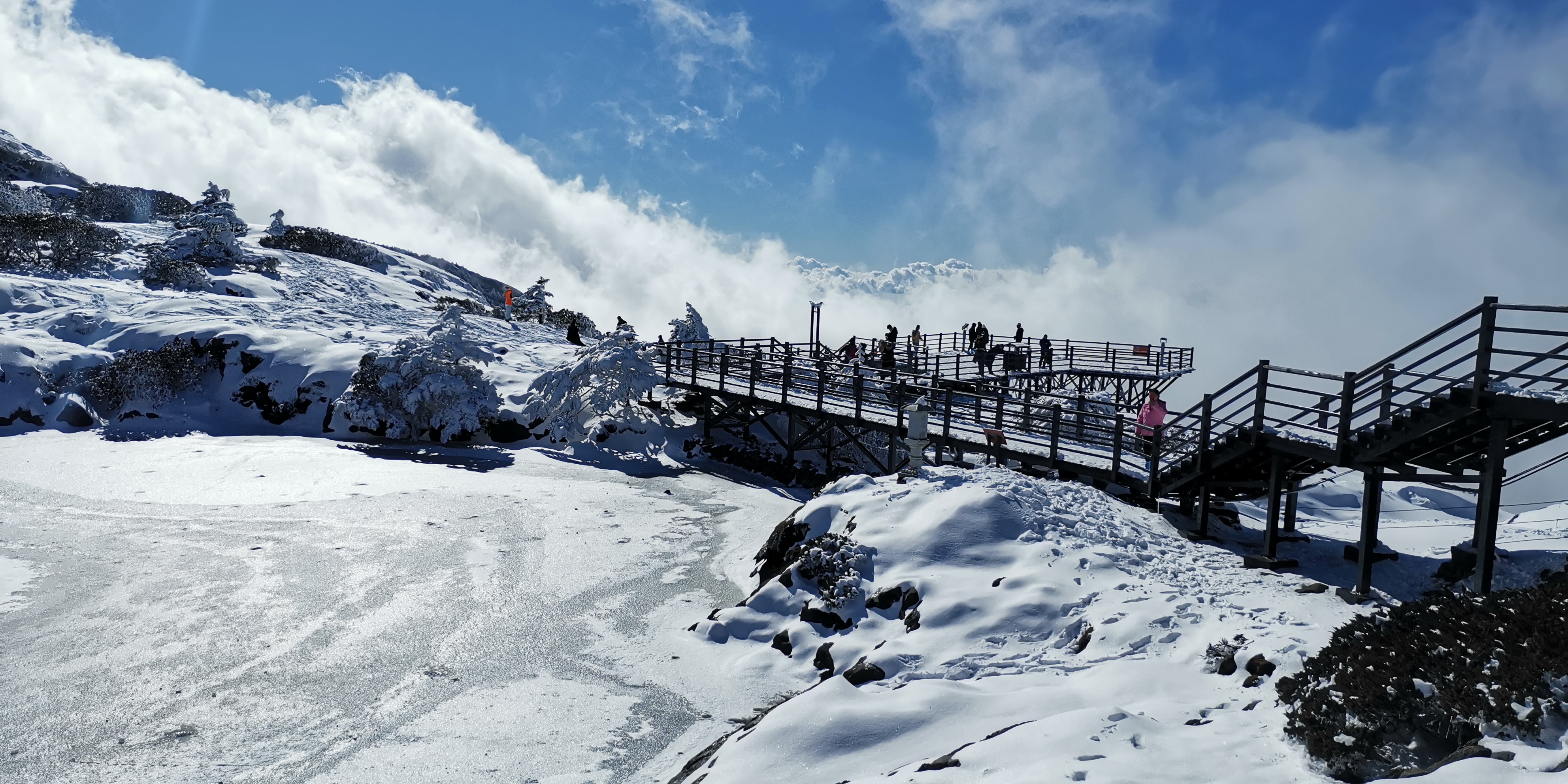 轿子山雪景美如画