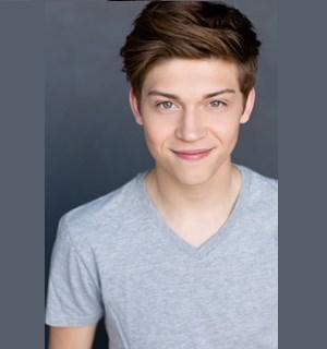 ricky garcia作为迪士尼童星出道.