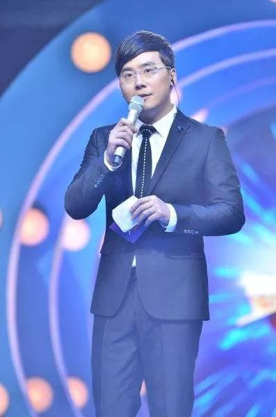 "回到株洲之后,洪涛老师经常三更半夜打电话到我家找我聊天.