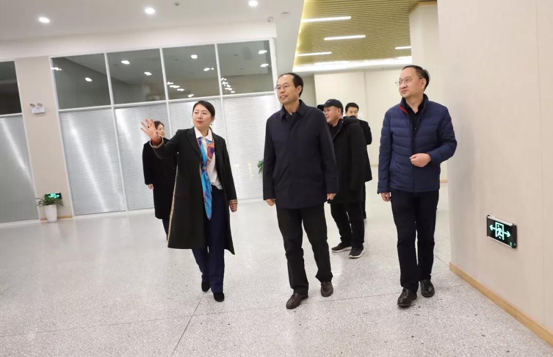 热烈欢迎省人社厅领导一行莅临我校调研指导工作