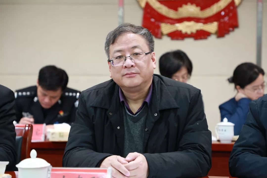 县人大常委会副主任叶春晖,县委组织部常务副部长江灵强出席会议.