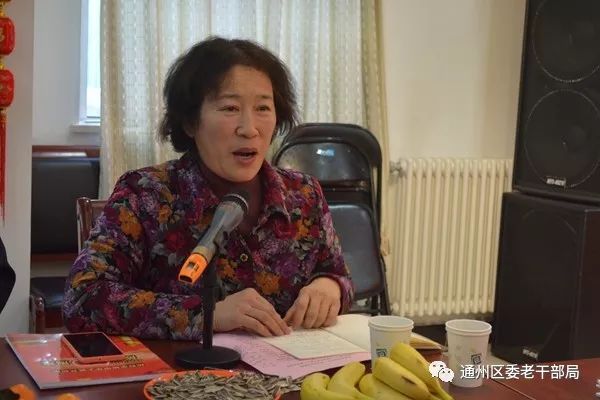 区委老干部局副局长刘冬梅在讲话中对诗研会一年来取得的成绩给予了