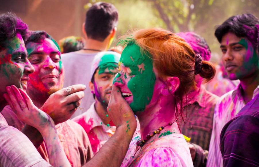 2020年印度洒红节— 给你点"颜色"看看,有胆你就来!_胡里节