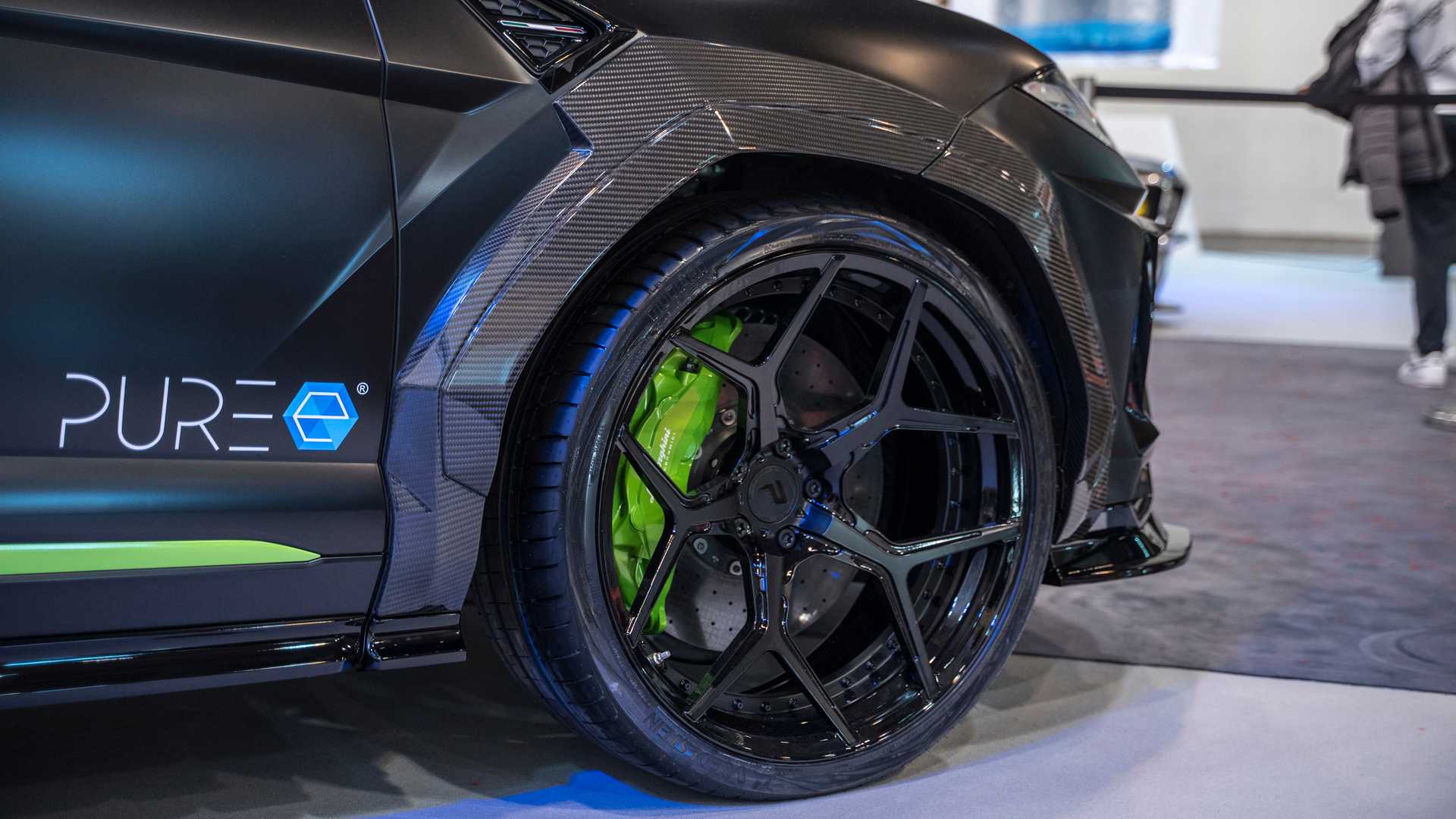 霸气十足的黑武士兰博基尼urus全碳纤维改装套件