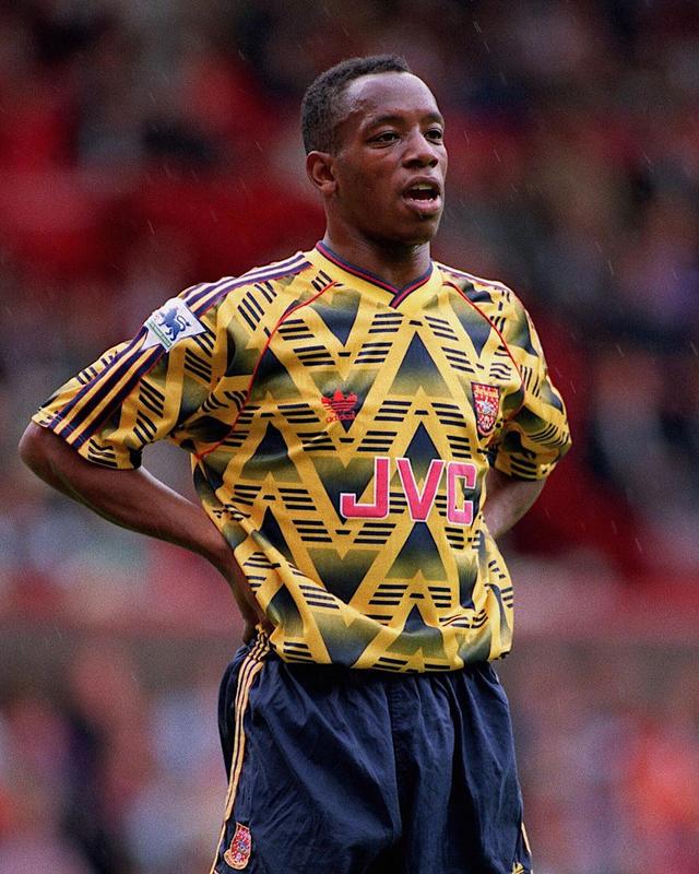 新品赏析三叶草阿森纳bruisedbanana复刻球衣