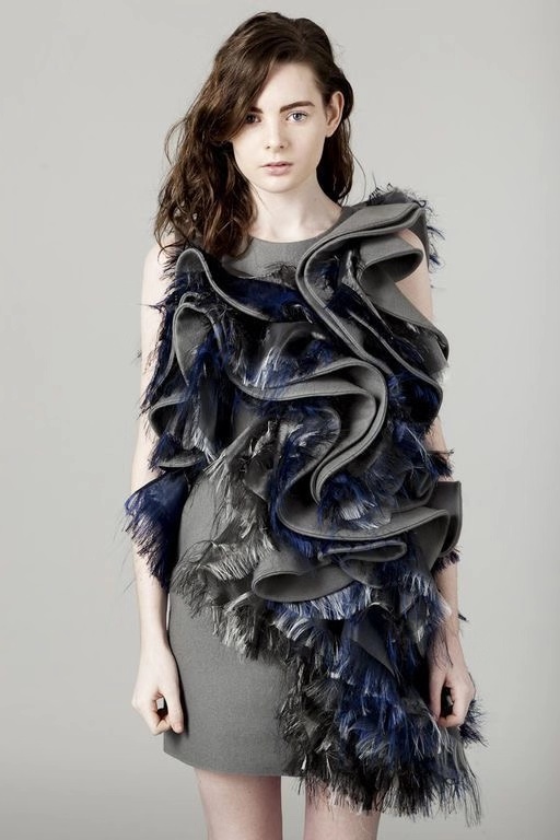 分享-服装中层层叠叠的褶皱设计