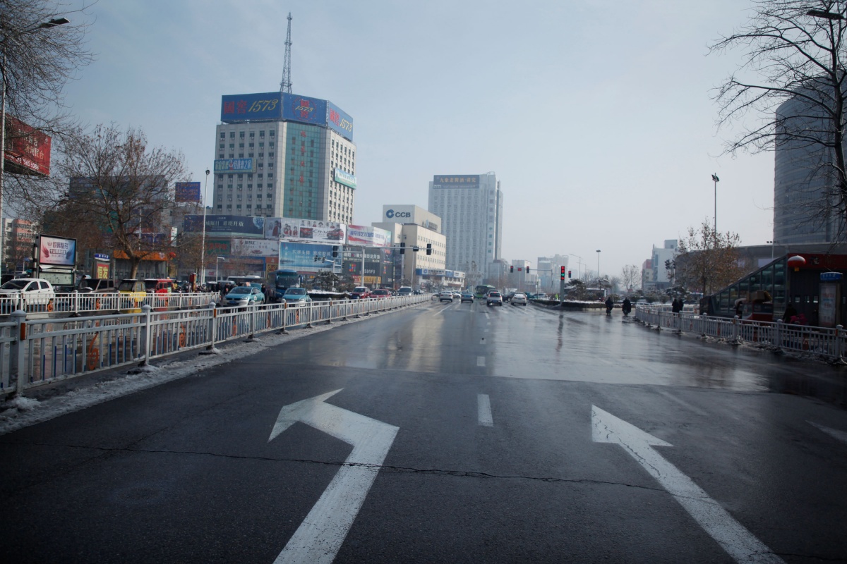 濮阳市城市管理局清雪除冰工作见效迅速