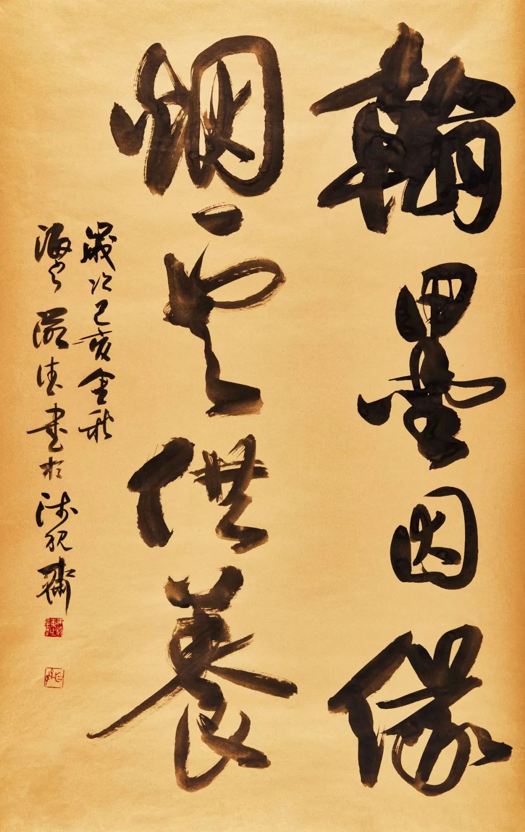 朱晓东的书法作品大到巨幅,小至蝇头,皆神完气足,大草如黄河激流,奔腾