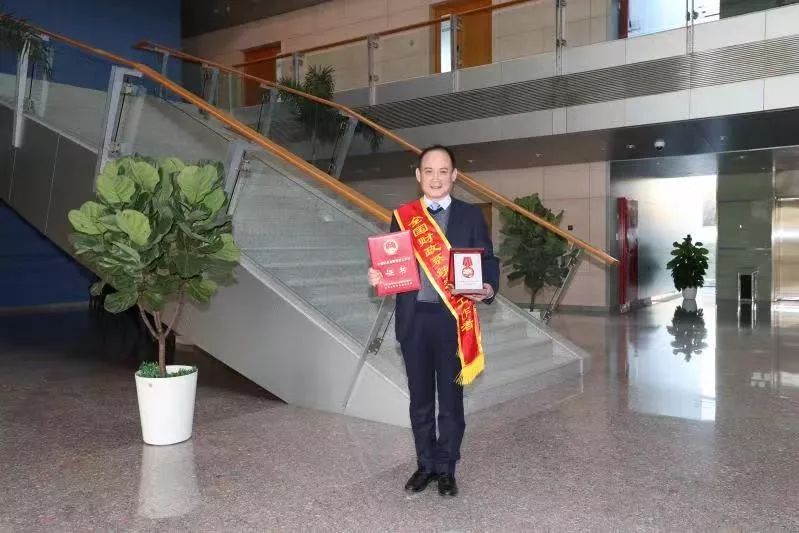 牛少白,现任临汾市财政局党组书记,局长.