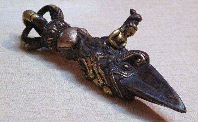 四川凉山彝族古村落有位90岁老人据说可以驱魔辟邪