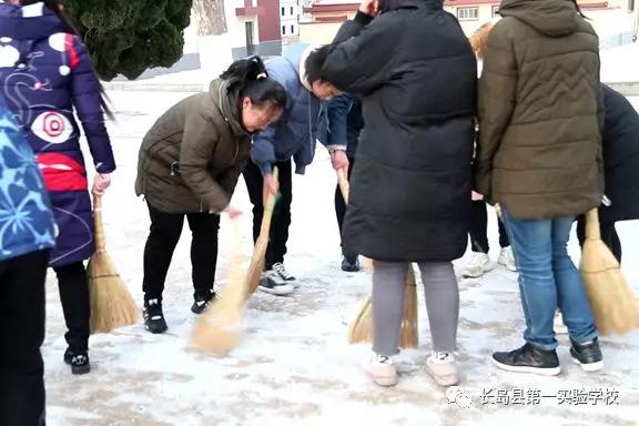 长岛第一实验学校：瑞雪满校园 行动暖人心(图9)