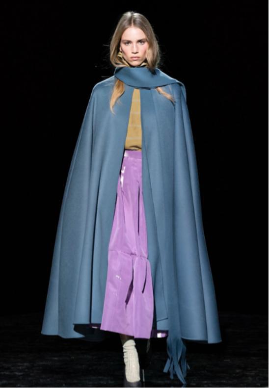 斗篷演绎属于你的时尚魔法保暖显瘦还百搭秋冬单品c位我选它