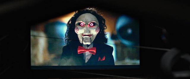 十大恐怖娃娃之木偶比利,「电锯惊魂」不可或