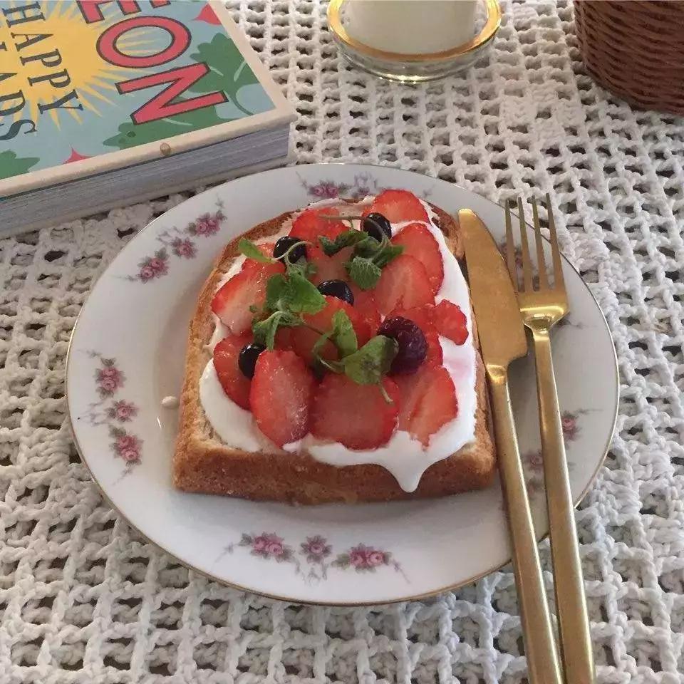 朋友圈背景图唯有美食与你不可辜负