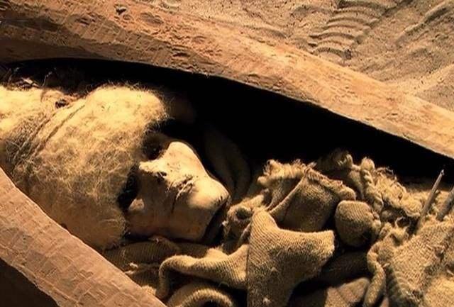 西域神秘古国,出土三千年不腐女尸,专家解释因为棺木埋的浅