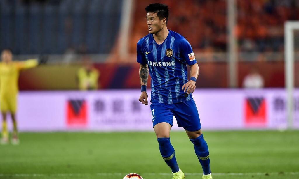 不容乐观,26岁国脚中后卫因病前景不明,并非运动伤病恐因此退役_李昂