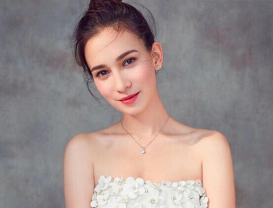 韩庚新婚老婆晒自拍,卢靖姗罕见剪超短发配墨镜,与婚前判若两人