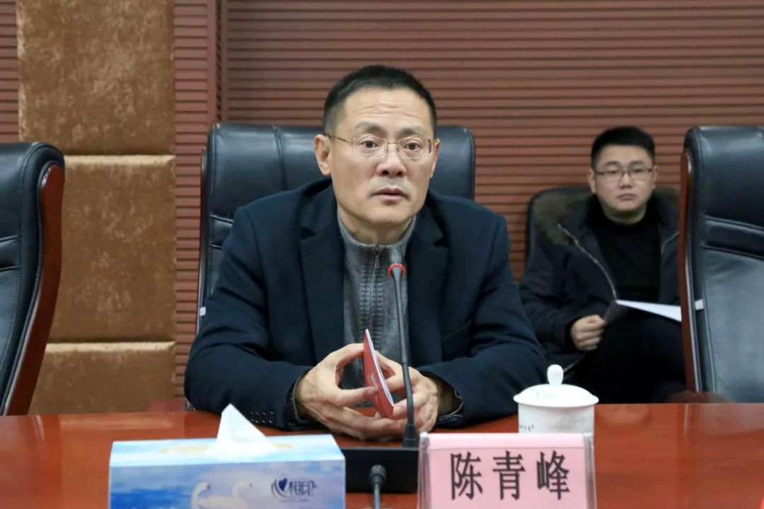 陈青峰出席会议▲李宝仔作工作汇报李宝仔在会上分别对经开区智慧