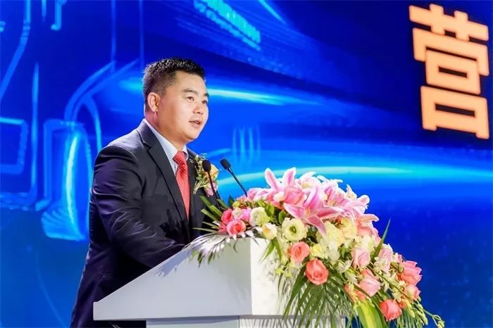 上汽红岩楼建平志在天涯心有猛虎细嗅蔷薇