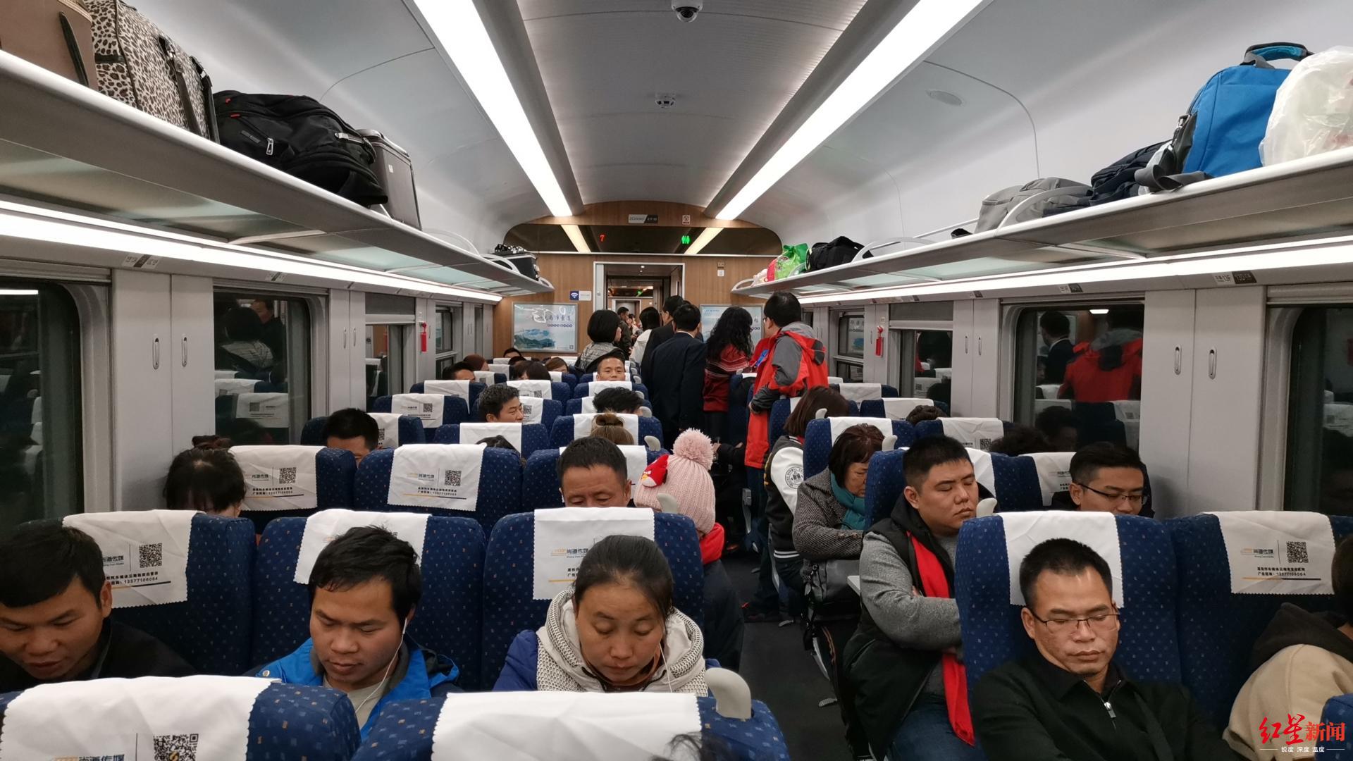 据了解,攀枝花至昆明开行的是cr200j"绿巨人"动车组,票价二等座73元