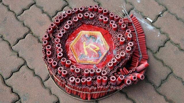 因为鞭炮们的主要原料,都是火药.而且它们要比火药要更为危险.