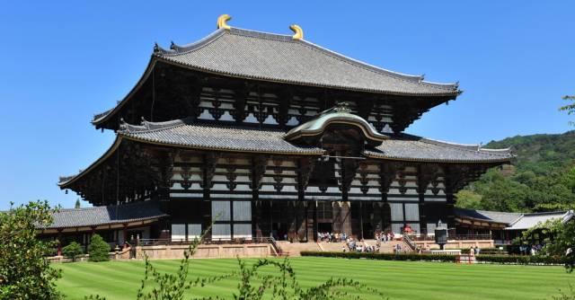 拥有丰富的寺庙和神社资源,建筑风格受中国盛唐和宋代影响深刻