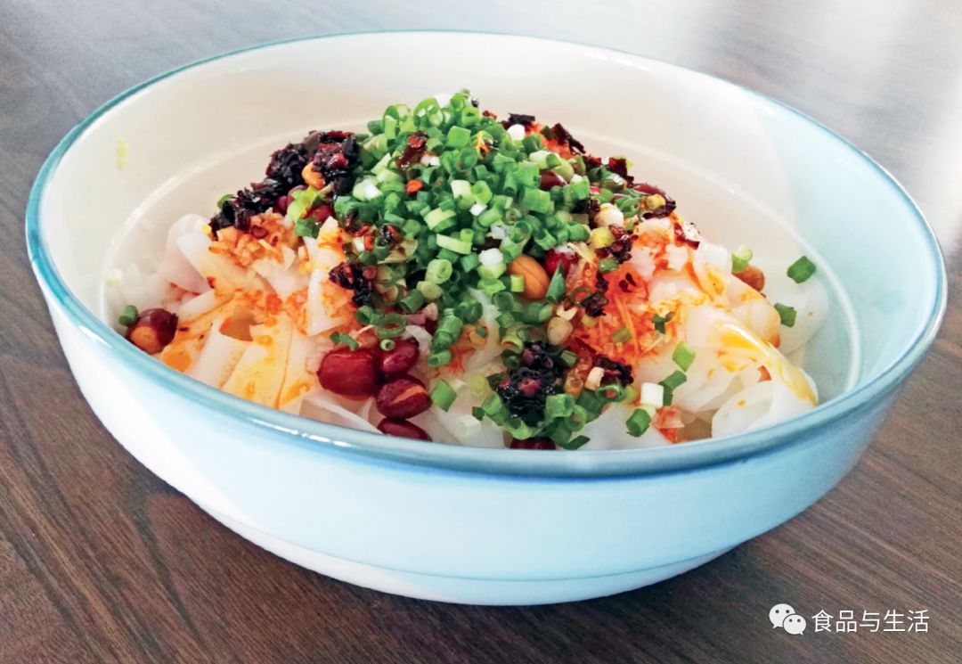 贵阳卷粉特别喜欢她做的味道清甜的清蒸丝瓜,典型的粤菜,看似简单却很