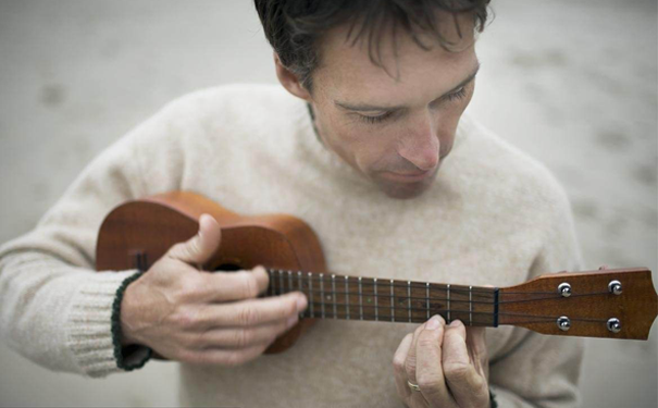 男生尤克里里推荐哪款好?_男孩子