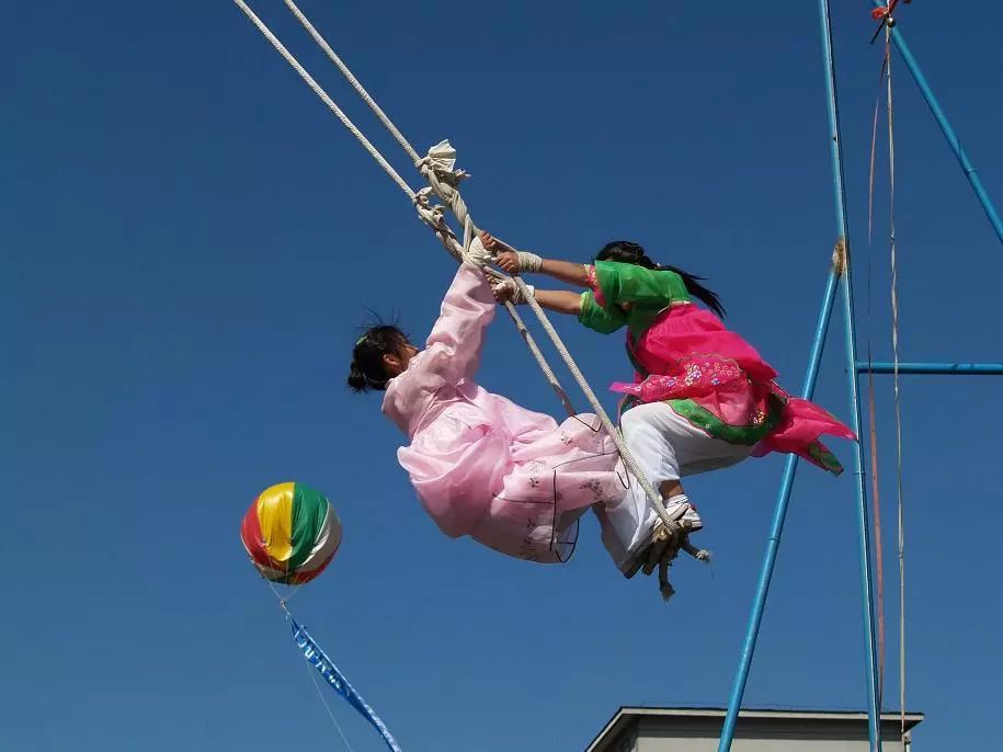 民族艺术朝鲜族跳板与秋千