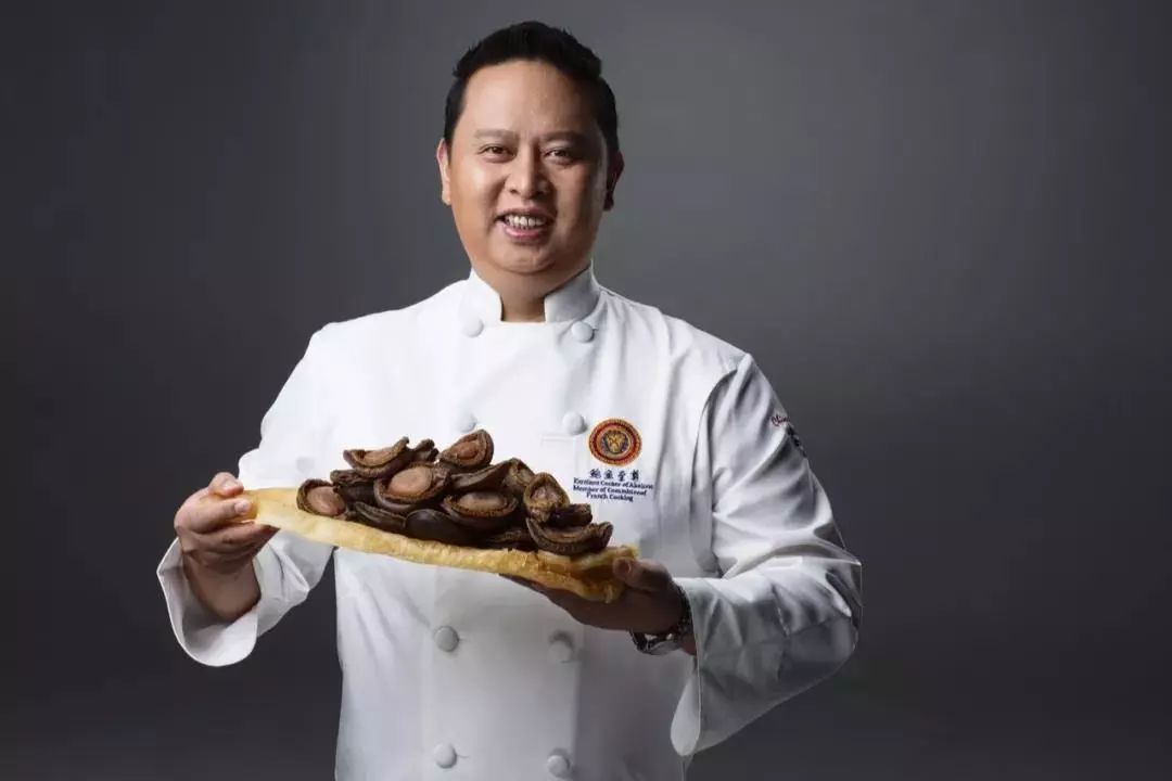 出生于"厨师之乡"梅州的郭端大厨在个个都是顶级吃货的广东,盆菜是