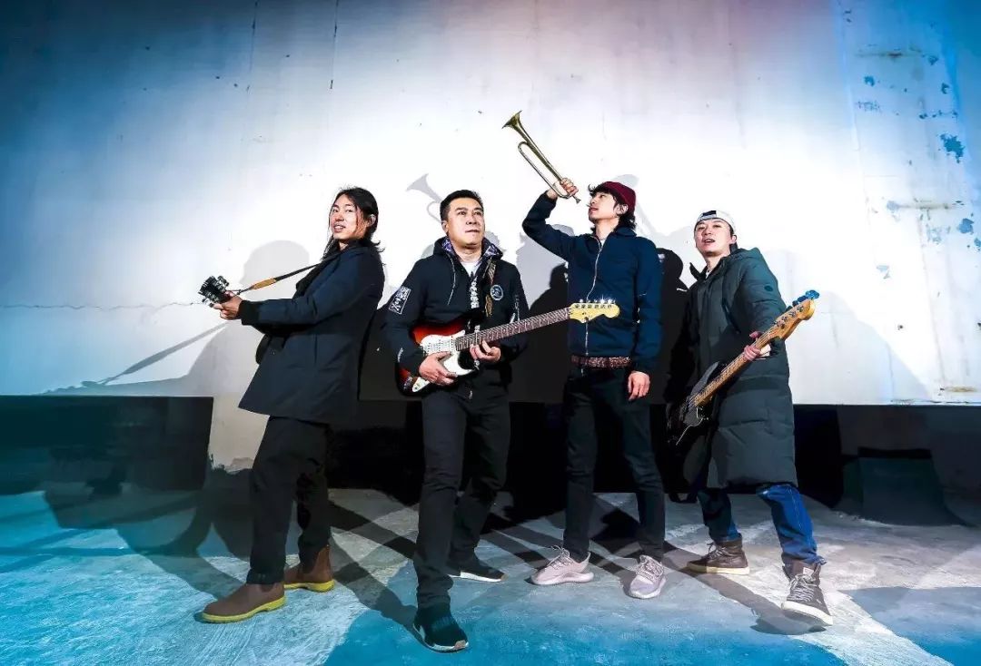 每一个孤独难熬的夜晚音乐对我们来说是一种救赎